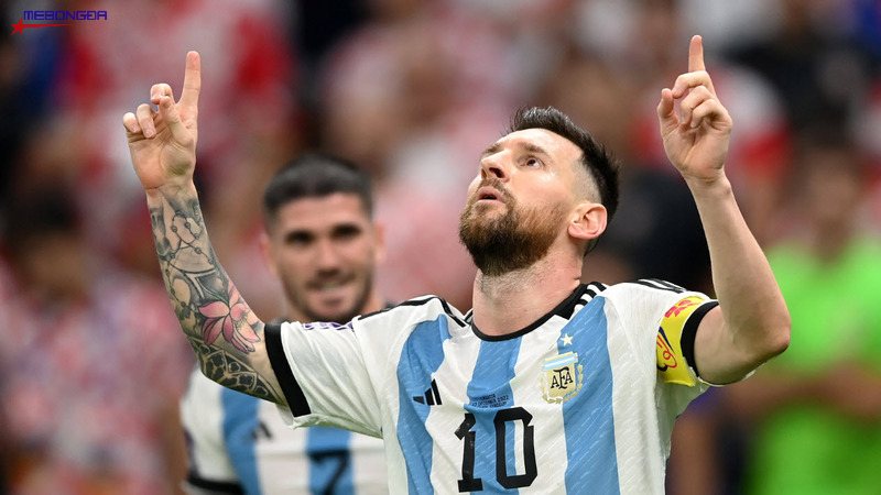 Cả sân hét, mình thì chill