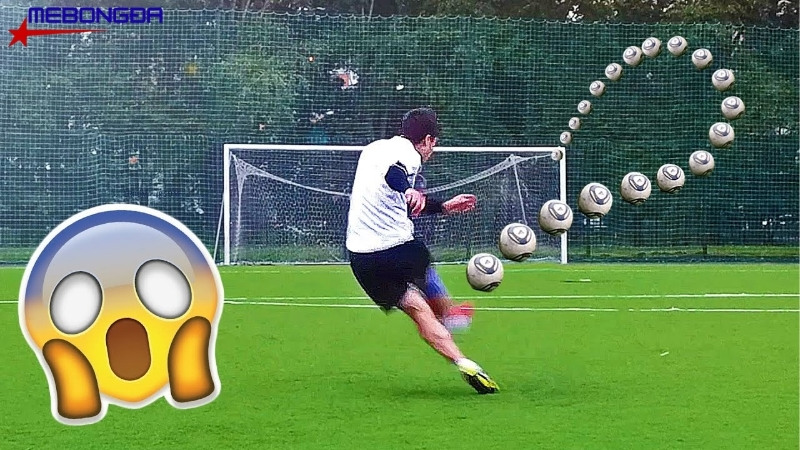 Cách sút bóng lắc lư là kỹ thuật khó thực hiện