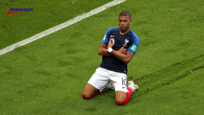 Mbappe ăn mừng lấy cảm hứng từ em trai Ethan
