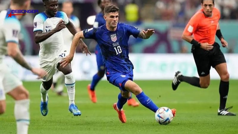 SS là viết tắt của tiền đạo thứ hai hoặc hộ công trong bóng đá