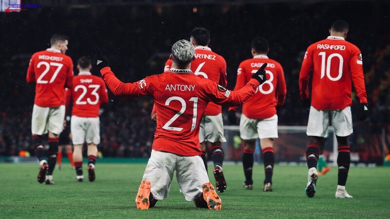 Antony quỳ siêu “ngầu”