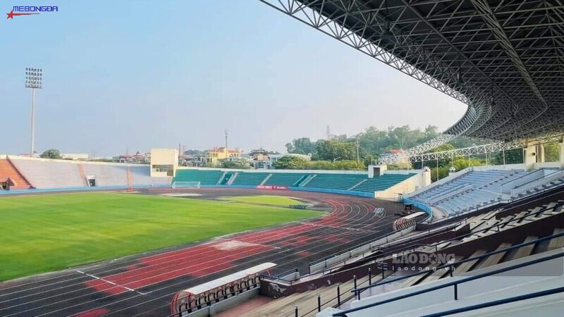 Cầu nối khán đài với sân cỏ