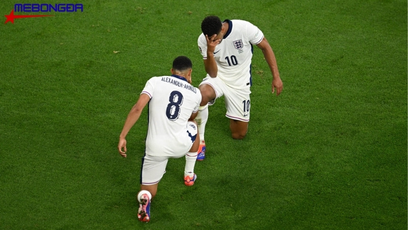 Khoảnh khắc Bellingham ăn mừng khó hiểu