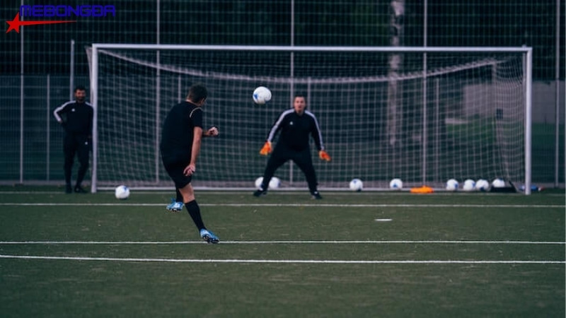 Knuckleball là quả bóng sút nhưng không tạo độ xoáy