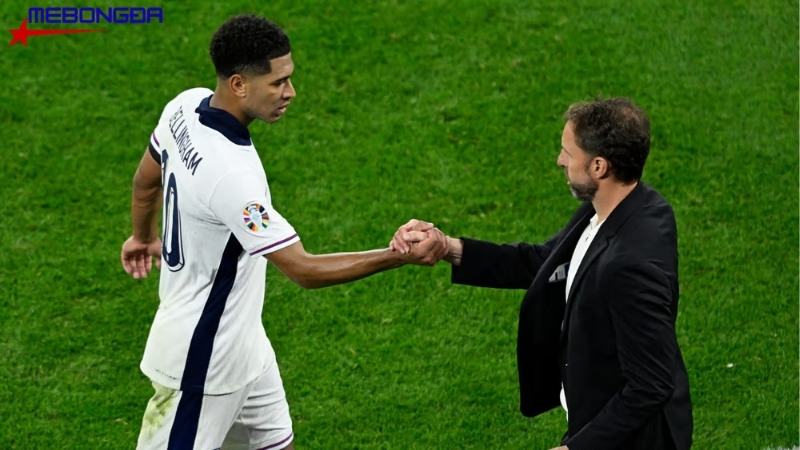 Màn ăn mừng của Bellingham với HLV