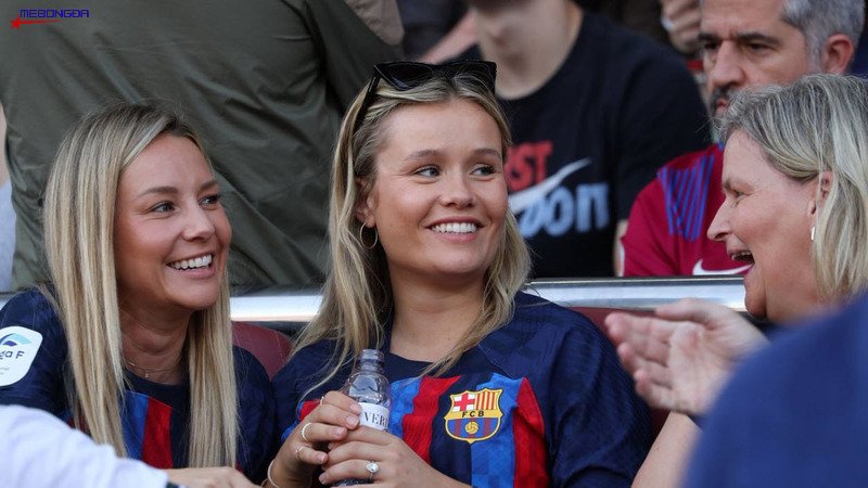 Mikky luôn giữ mối quan hệ tốt với các WAGs khác