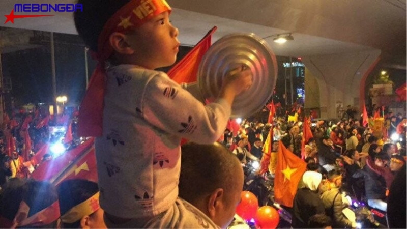 Trẻ em cũng yêu ĐTQG Việt Nam