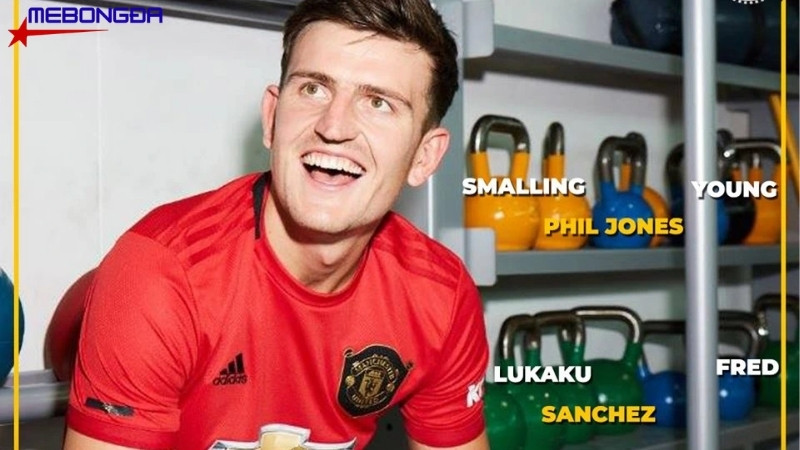 Trung vệ Maguire khi chụp hình cùng các đồng đội